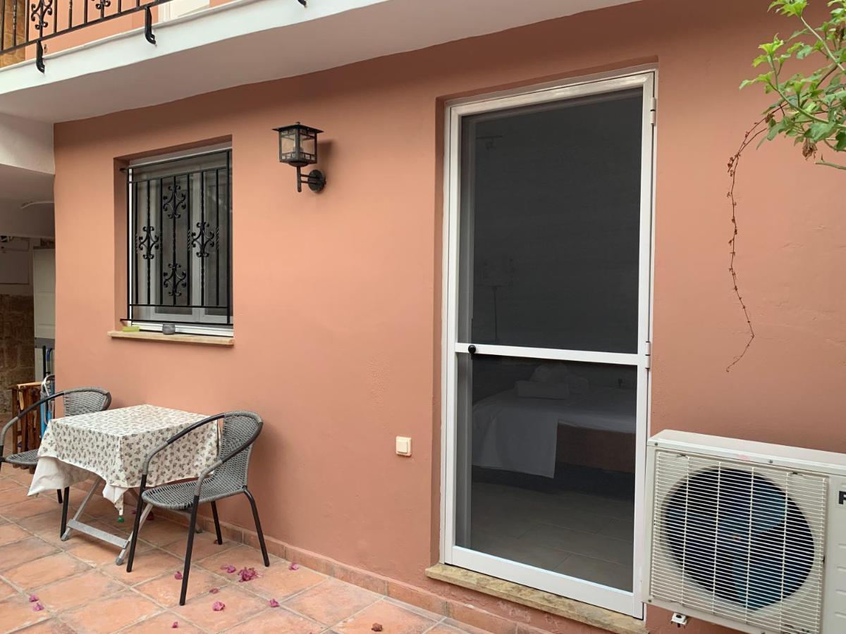 Relax In Aegina Town Apartments Exterior foto